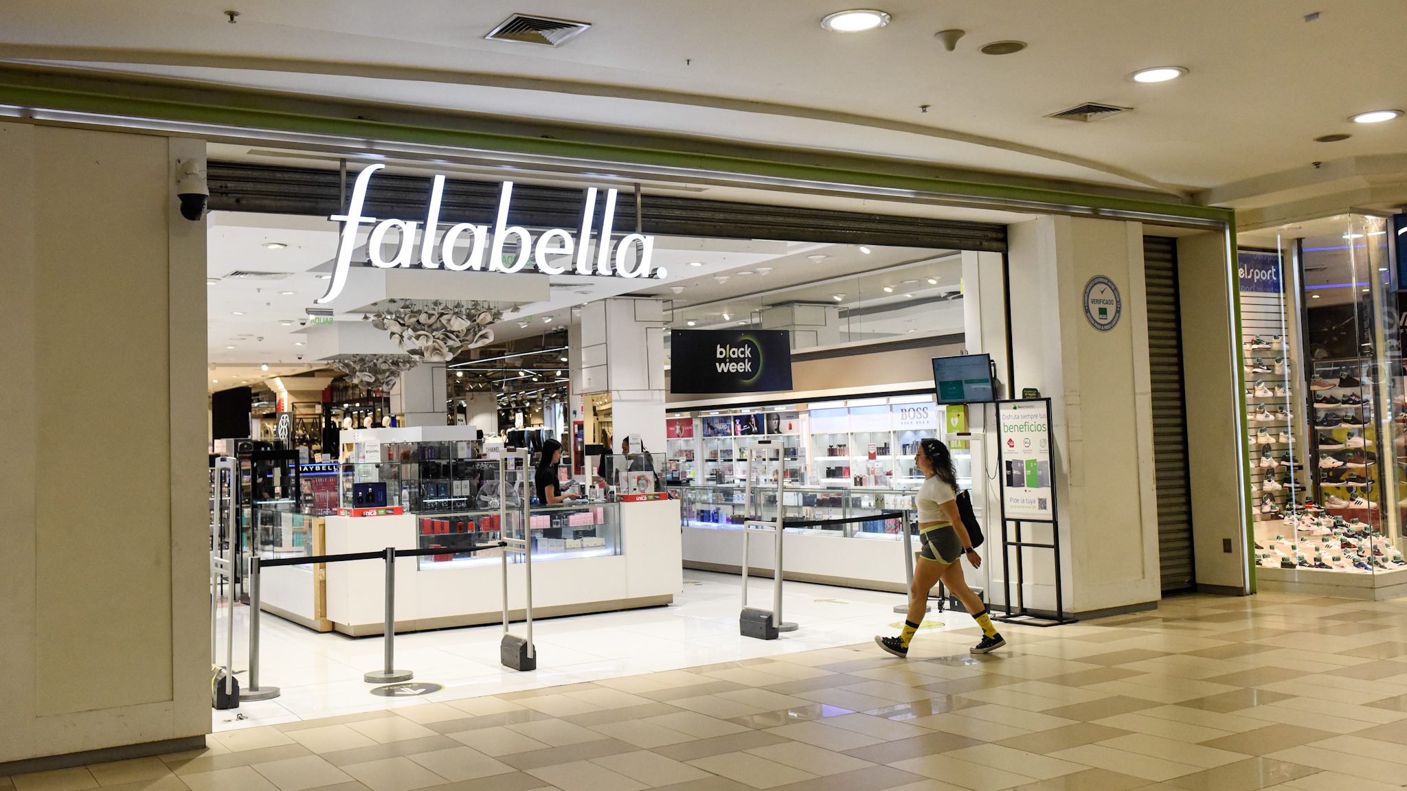 Falabella pierde su grado de inversión tras rebaja de clasificación de Fitch: Esto dijo la empresa
