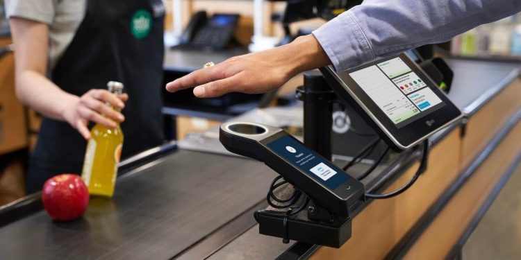 Amazon permitirá pagar con la palma de la mano en todos sus supermercados: ¿Cómo funciona?