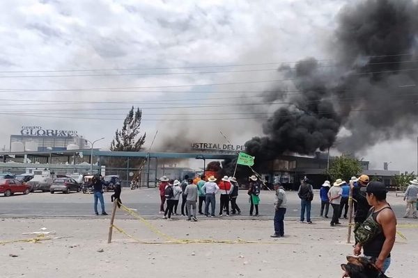 Planta de Leche Gloria en Arequipa queda inoperativa tras  ataques violentos de manifestantes