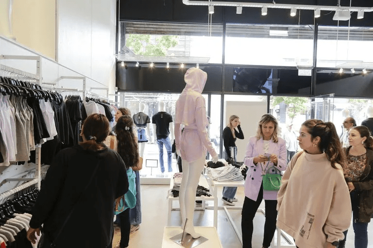 Forever 21 aterriza en Argentina con tienda física y en línea: fabricará prendas de manera local