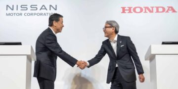 Japonesas Honda y Nissan en conversaciones para fusionarse: Competirían en mercado eléctrico