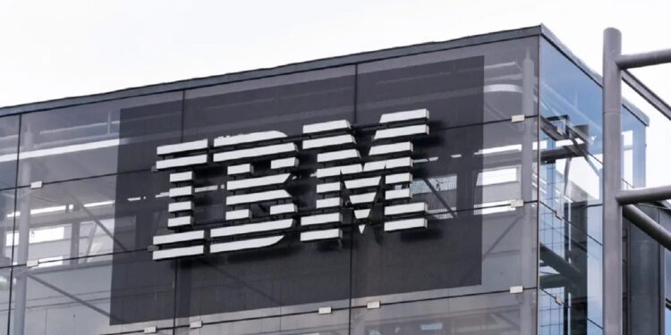IBM advierte a sus trabajadores: o vuelven a la oficina o serán despedidos