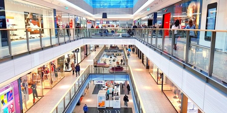 Afluencia en los malls rusos cae 30% tras el éxodo de marcas occidentales