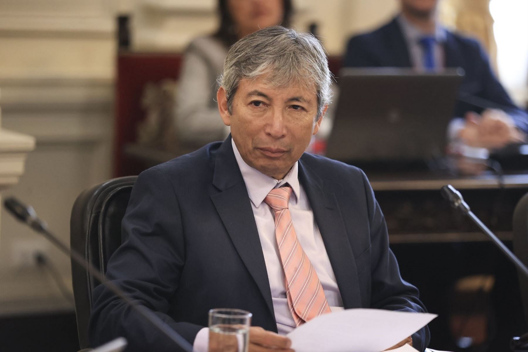 Ministro de Economía: PBI crecería 3% este año, pero asegura "debemos aspirar al 5%"