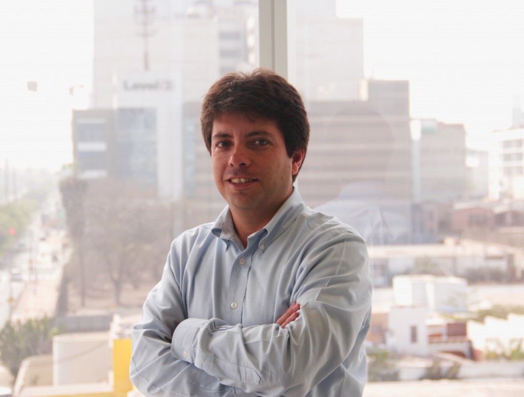 juan-carlos-azcoytia-fibra-peru
