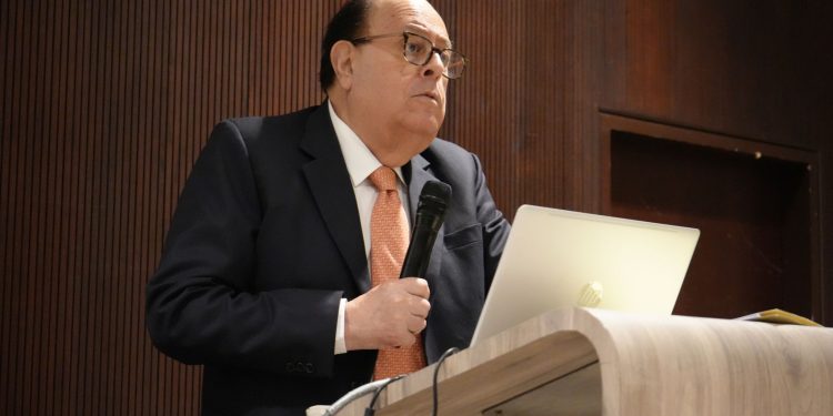 Julio Velarde, presidente del Banco Central de Reserva del Perú, en su presentación en AmCham Perú.