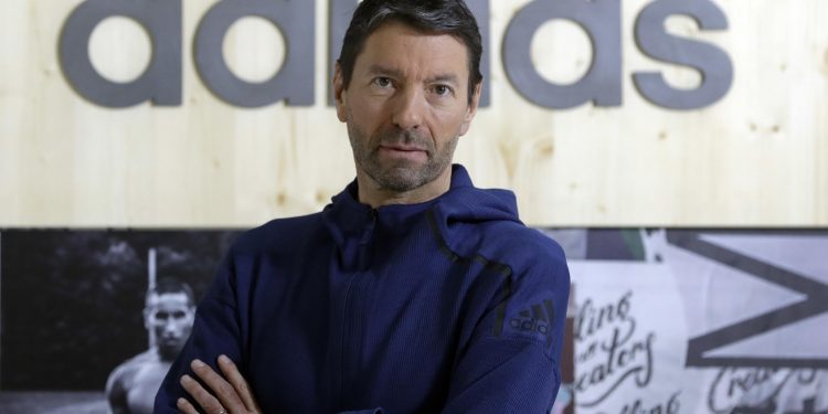 El CEO de Adidas dejará el cargo en 2023, en medio de un "reinicio" para la marca