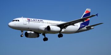 Latam evalúa cancelar cuatro rutas internacionales por TUUA de transferencia: ¿Cuáles son?