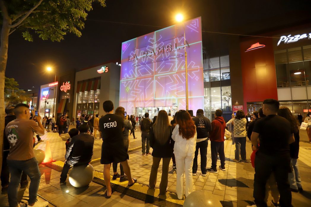 La Rambla despliega espectáculo de arte digital con luces y música en fachada de mall
