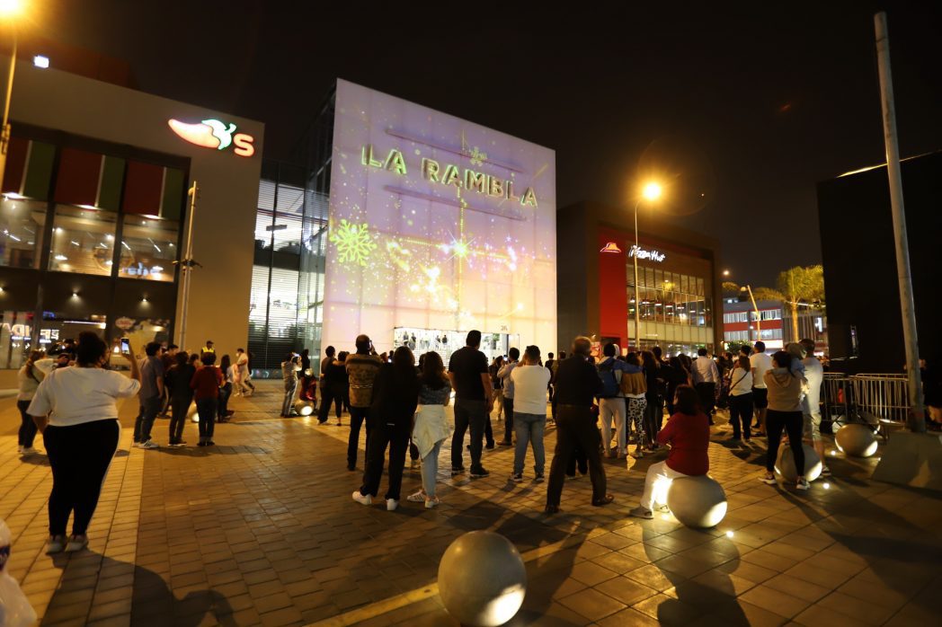 La Rambla despliega espectáculo de arte digital con luces y música en fachada de mall