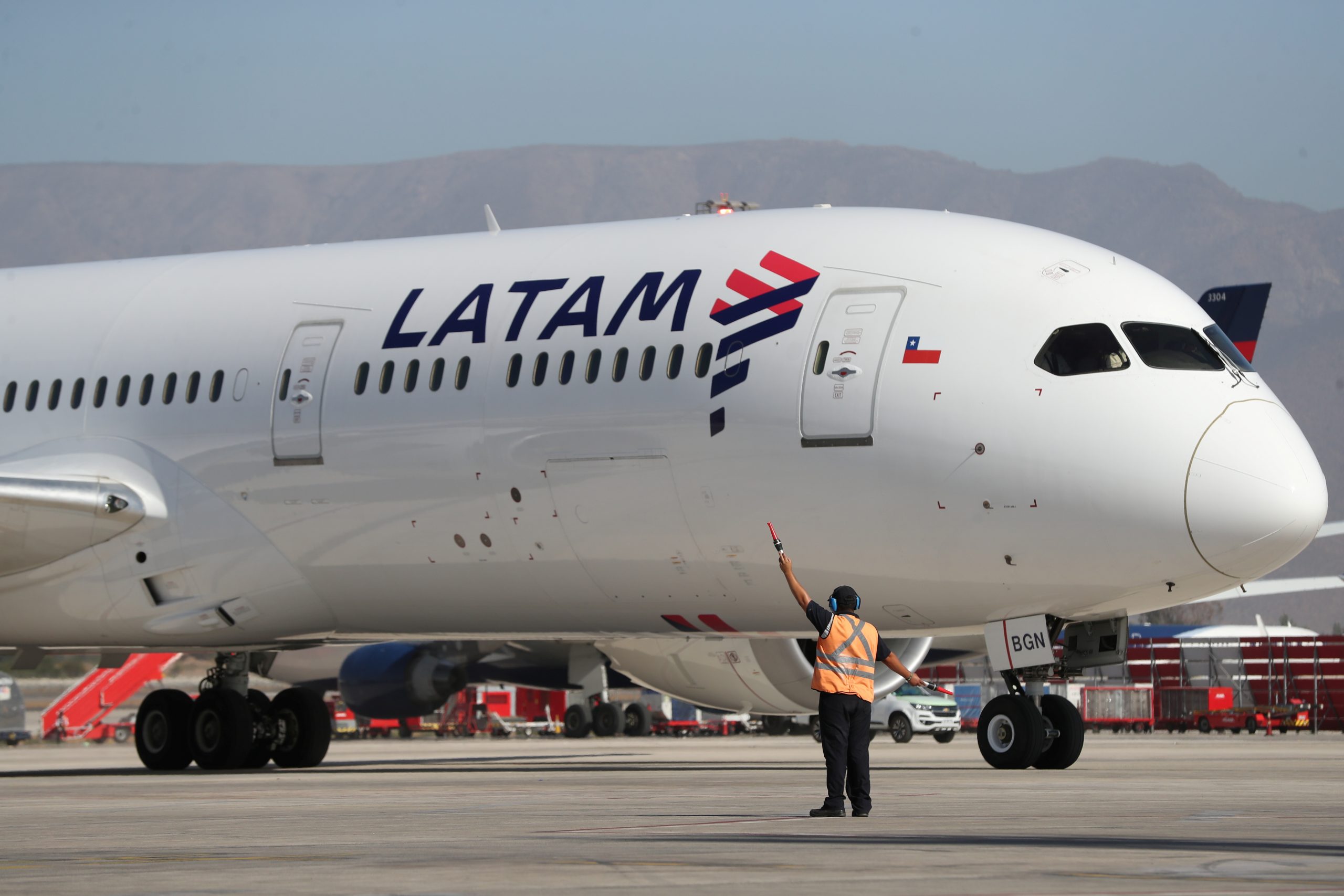 LATAM recupera posición regional y eleva sus ingresos en 18% al tercer trimestre