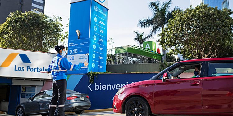 Los Portales concreta la venta de su negocio de estacionamientos