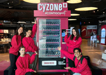 Cyzone lanza su primera máquina expendedora: ¿En qué centro comercial se encuentra ubicada?