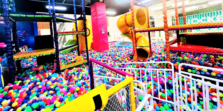 Piscina de pelotas, toboganes y más: Mundo Pelotas abrió local de 500 m2 en el Jockey Plaza