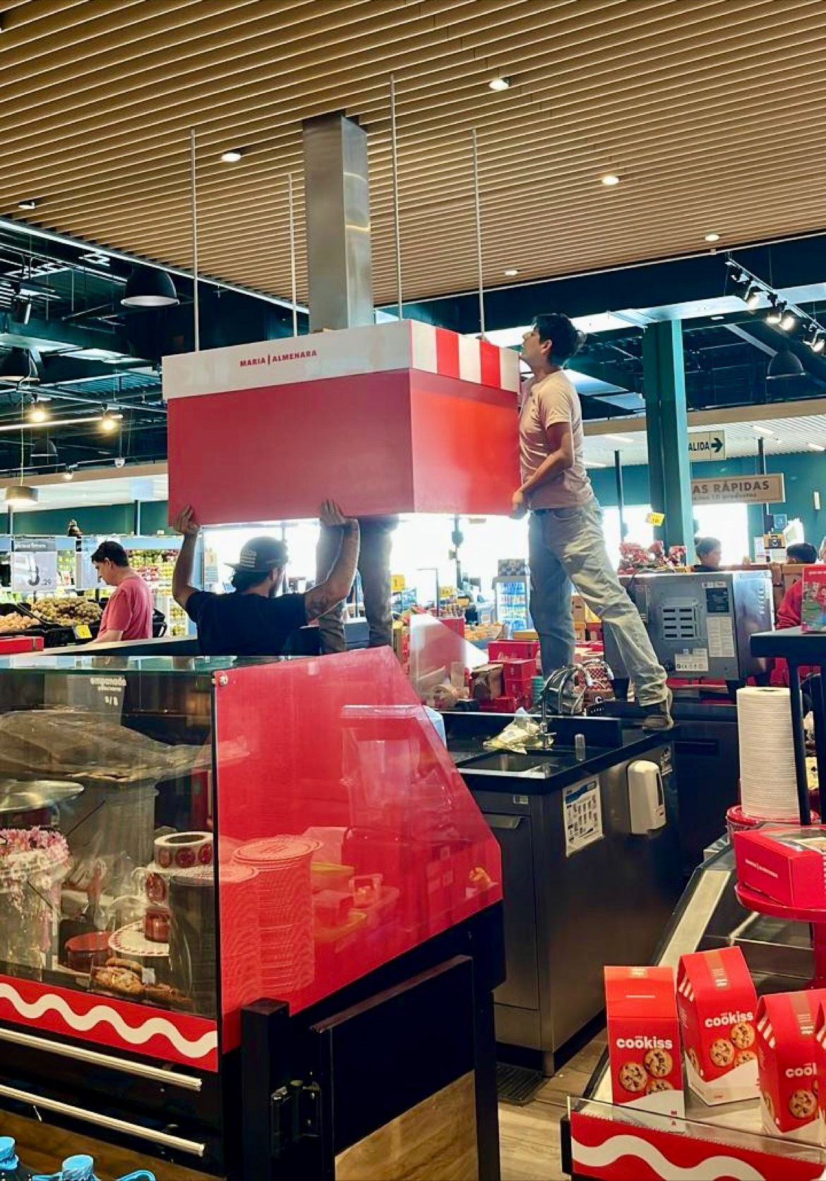 Maria Almenara inaugura nuevo formato de tienda dentro de un supermercado