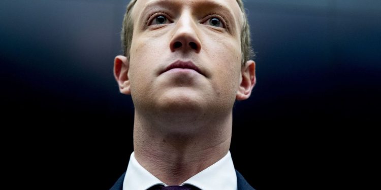 Mark Zuckerberg sale del top 10 de los más ricos de EE.UU.