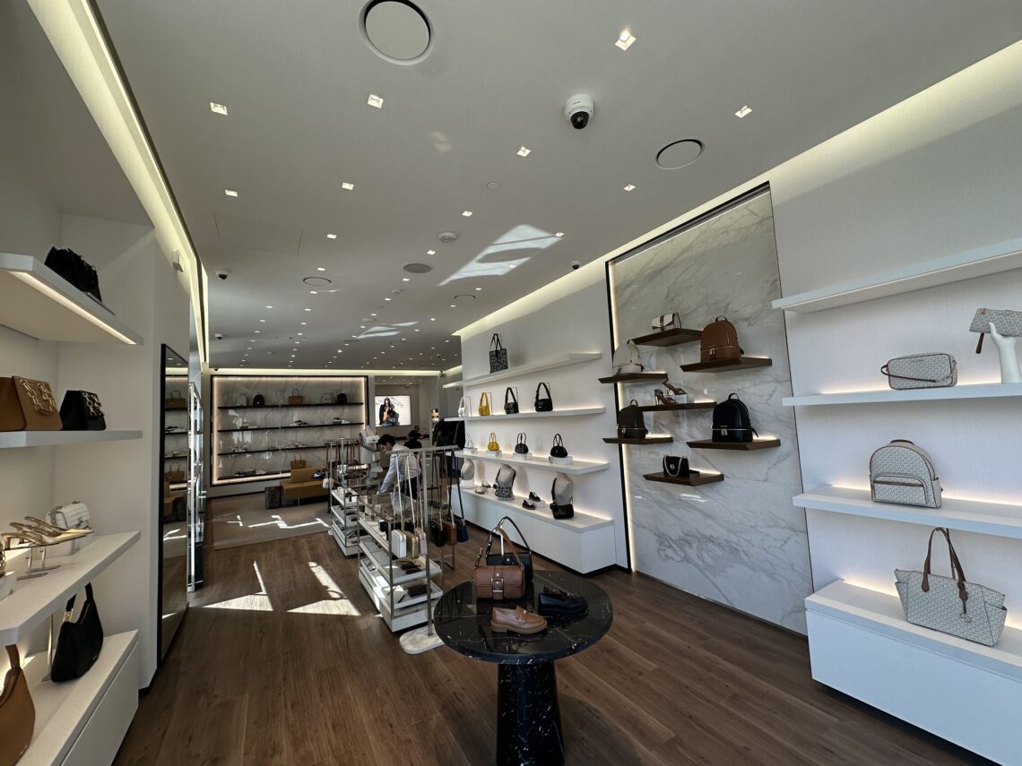 Estadounidense Michael Kors abre su primera tienda en concurrido centro ...