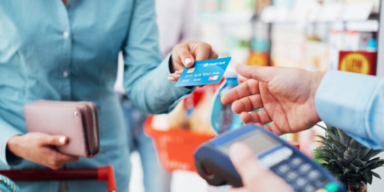 SBS alista nueva norma que obligará a usar clave en compras presenciales con tarjeta