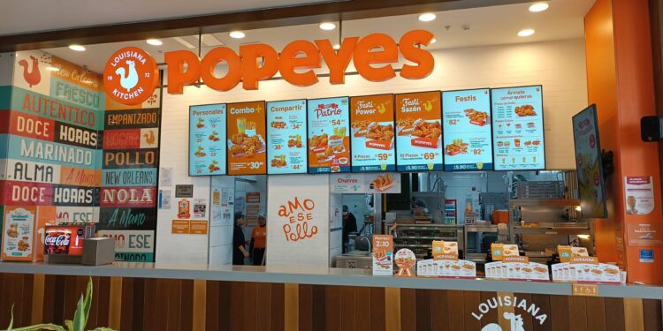 Popeyes celebra su más reciente apertura regalando pollo frito: ¿Dónde y cuándo será?
