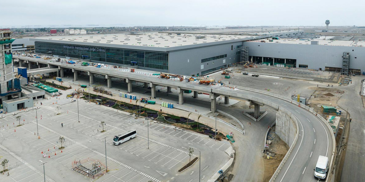 Nuevo Aeropuerto Jorge Chávez establece tarifas de estacionamiento y TUUA para pasajeros en transferencia