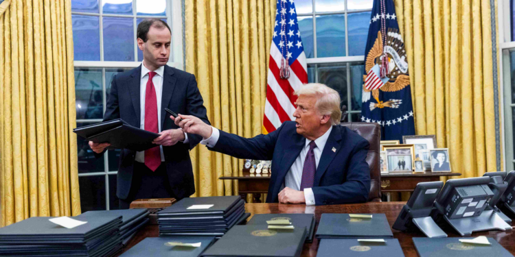 Trump considera anunciar el miércoles aranceles más agresivos de lo previsto