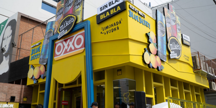 OXXO inaugura una nueva tienda temática en Perú en alianza con Mike’s: ¿Dónde se ubica?