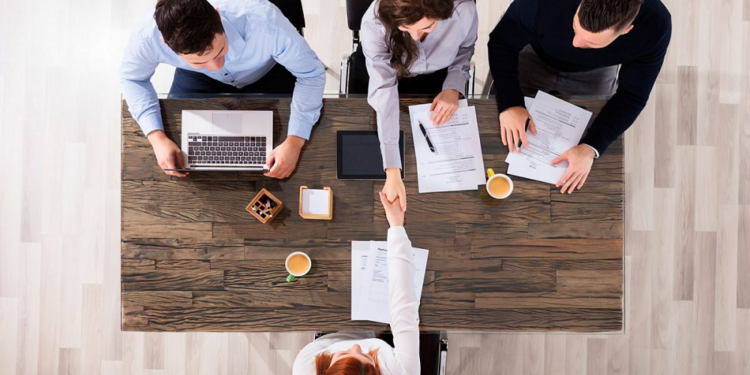 Expectativas de contratación se debilitan para inicios del 2025: ¿Qué sectores tendrán mayor demanda?