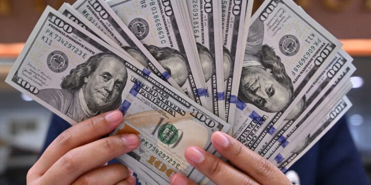 Dólar acumula cinco caídas consecutivas: ¿se mantendrá la tendencia a la baja en mayo?
