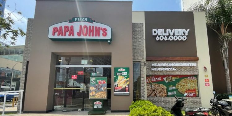 Papa Johns inaugura una nueva pizzería en Lima