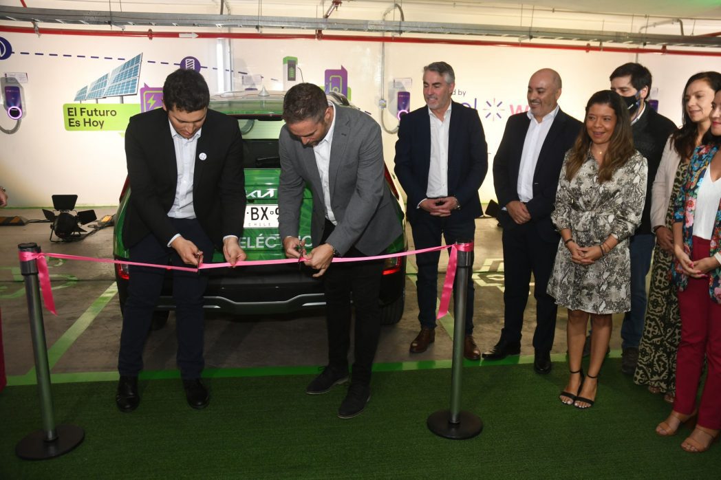 Parque Arauco instala gigantesco centro de carga para vehículos eléctricos en uno de sus malls