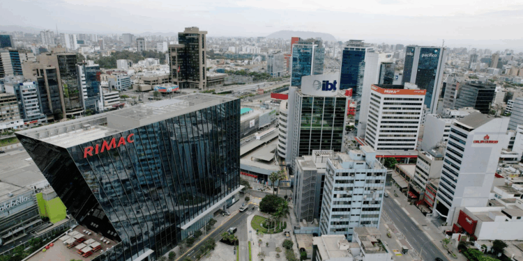 FMI reduce proyección de crecimiento para la economía peruana a 2,8% este 2025