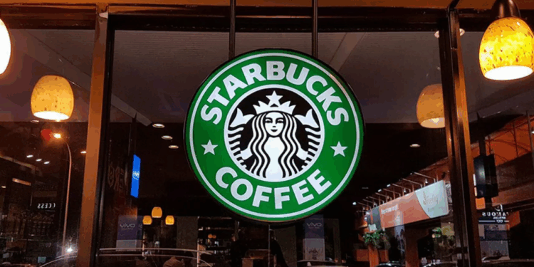 Starbucks anuncia reestructuración de $1.000 millones con cierres de tiendas y despidos