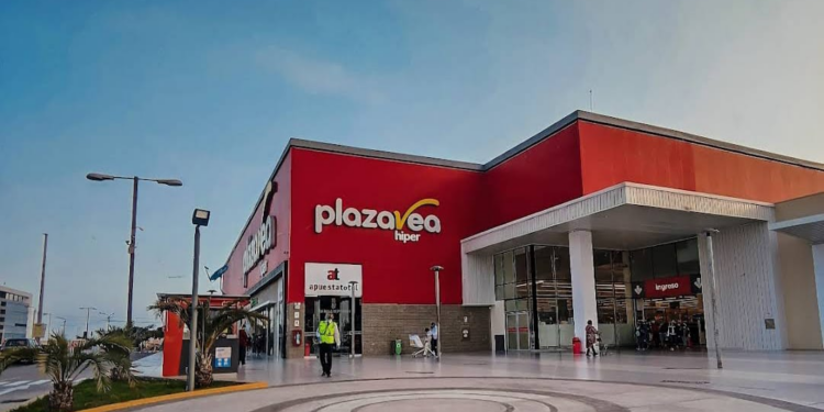 PlazaVea multada con S/ 287,723 por difundir imágenes de clienta y retener sus productos