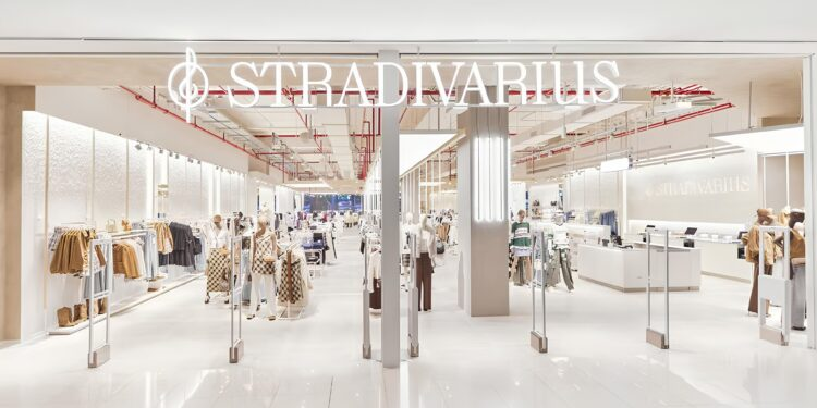 Stradivarius inaugura su segunda tienda en un concurrido centro comercial de Lima