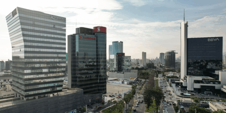 Economía peruana habría crecido en torno al 5% en marzo, según el MEF