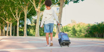 Mochilas con ruedas vs mochilas escolares: ¿cuál elegir para tus hijos?