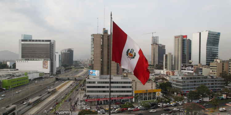 Economía peruana: FMI eleva a 2.8% su proyección de crecimiento para 2026 y 2027