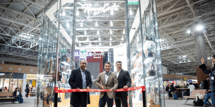 Renzo Costa despega con nueva tienda en el aeropuerto Jorge Chávez [FOTOS]