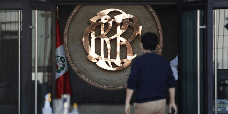 BCR mantiene la tasa de interés en 4.50% y alerta sobre riesgos por tensiones comerciales