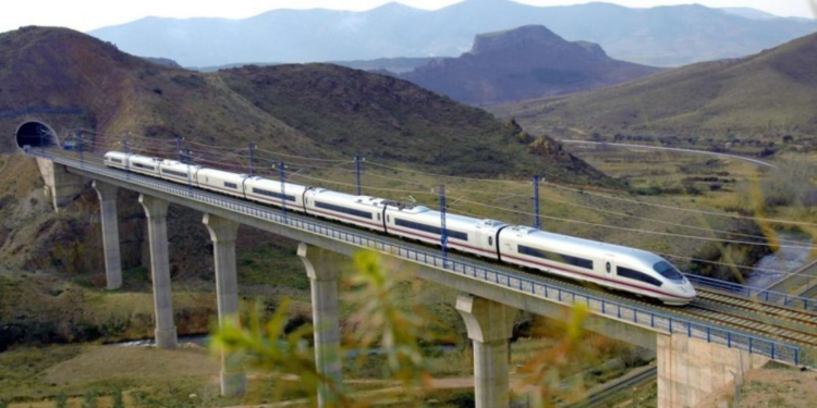 Gobierno anuncia creación de perfil técnico para proyecto de Tren que conectará la costa y la selva