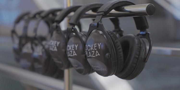 Jockey Plaza lanza su nuevo servicio de audífonos diseñados para personas neurodivergentes