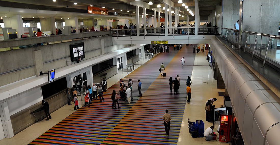 Cierre de rutas aéreas en Venezuela dispara los precios de vuelos: “boletos son 300 % más caros”