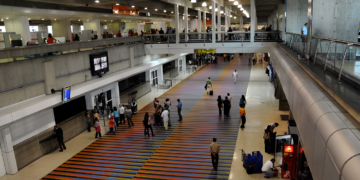 Cierre de rutas aéreas en Venezuela dispara los precios de vuelos: “boletos son 300 % más caros”
