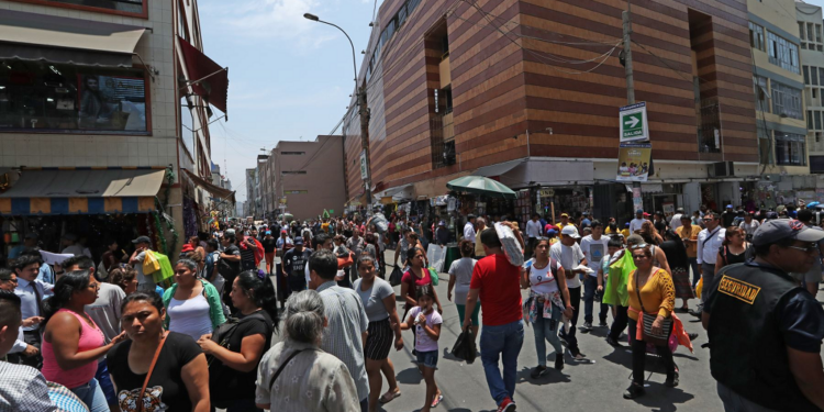 Mesa Redonda: Municipalidad de Lima asegura continuidad de licencias comerciales