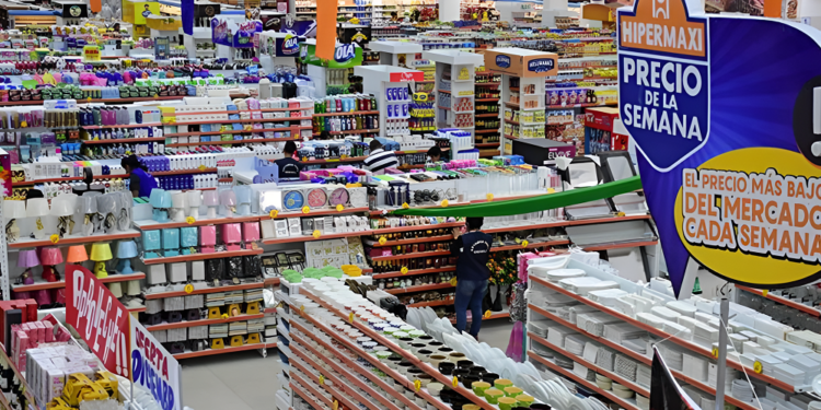 Productos peruanos conquistan supermercados de Bolivia en medio de su crisis económica