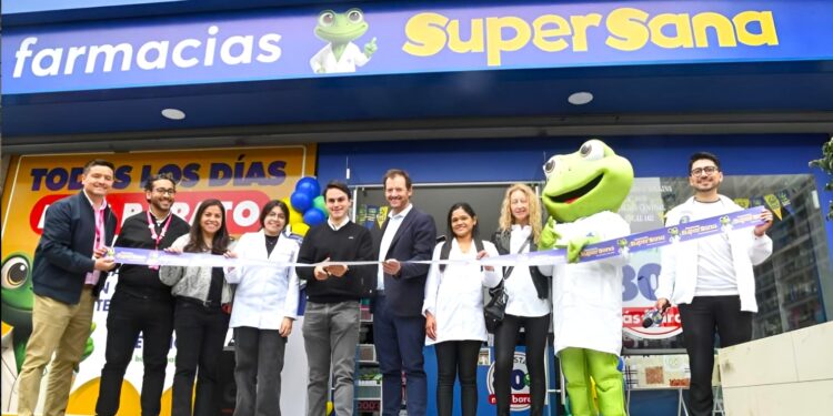 Femsa, dueña de Oxxo, presenta Super Sana: su tercera cadena de farmacias con formato económico