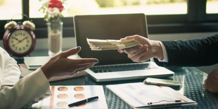 ¿Quién gana más? Conoce los puestos mejor remunerados en los principales sectores del país