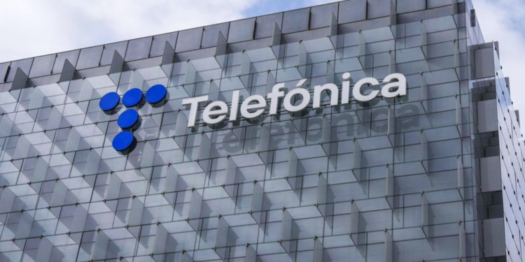 Telefónica analiza venta de su filial en Argentina en medio del interés de inversionistas