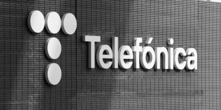 Fitch rebaja calificación a Telefónica del Perú tras solicitar reestructuración financiera ante Indecopi
