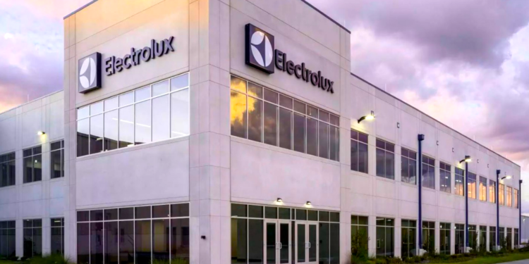 Electrolux cierra su planta de electrodomésticos en Chile: medida afecta a 400 trabajadores